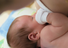 初乳对孩子有哪些好处 为什么新生儿都需要初乳