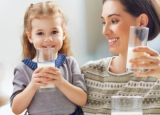儿童经常喝奶能提高视力 儿童喝牛奶的注意事项