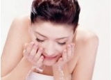 九个错误洗脸方法将会严重损害您的肌肤