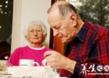 空巢老人 冬季子女应更加注重老人健康