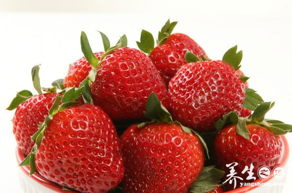 草莓春季第一果 如何分辨染色草莓(2)