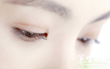 熬夜伤肤 如何护理眼部肌肤问题(3)