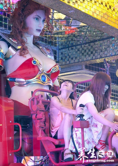 机器人女郎日本餐厅吸引顾客(2)
