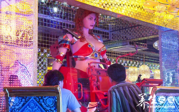机器人女郎日本餐厅吸引顾客(3)