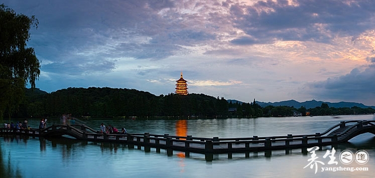 西湖十景之雷峰夕照 日夜锋芒不灭的奇观(3)