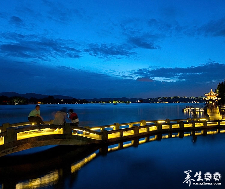 西湖十景之雷峰夕照 日夜锋芒不灭的奇观(5)