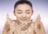 女人四十保养皮肤从洗脸开始 捍卫皮肤尊严应温