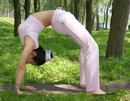 痛经怎么办 练习瑜伽有益缓解痛经