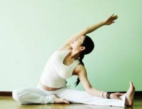 瑜伽瘦身方法 初学者瑜伽简单的减肥动作