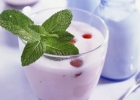 喝酸奶好处 儿童喝上提高免疫力远离疾病