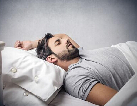 睡眠不足怎么办 男性身上出现8个信号预示着该补觉了