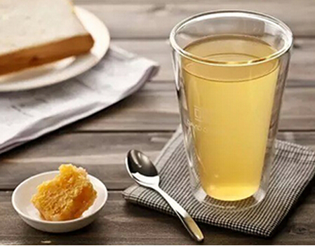 蜂蜜水功效 常喝蜂蜜水可以预防疾病