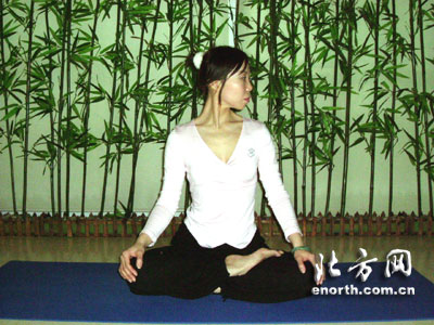 健身瑜伽推荐 有效缓解颈椎病(4)