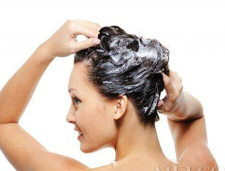 夏季如何护发 女性易出现头发护理问题？