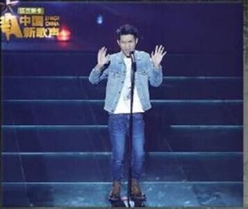 中国新歌声导师盲选之战 付豪搭配独特嗓音精彩演绎