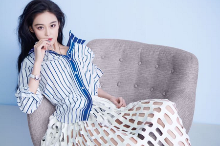 张馨予翻网友牌 犀利问答尽显段子手本质