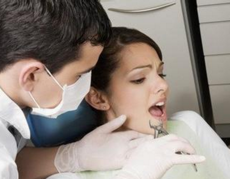 舌癌症状 这种疾病会让牙齿变样