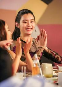 我们来了吃货F4开吃 食量惊人毫无女神形象