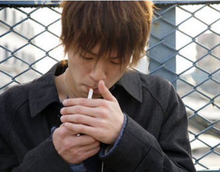 长期吸烟会致喉癌