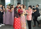 【图】罗仲谦杨怡大婚 新人穿中式礼服甜蜜拥吻