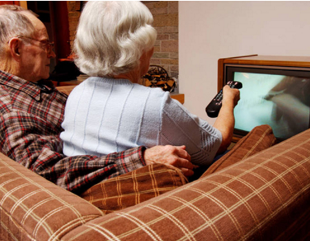 老年人在家常看电视易伤身
