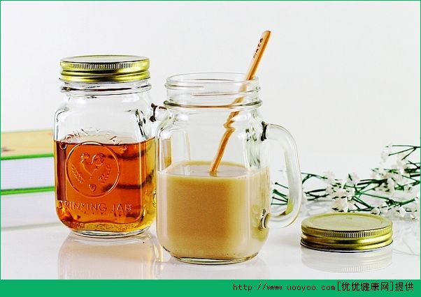 蜂蜜和牛奶能一起喝吗？探秘蜂蜜牛奶能否同吃(1)