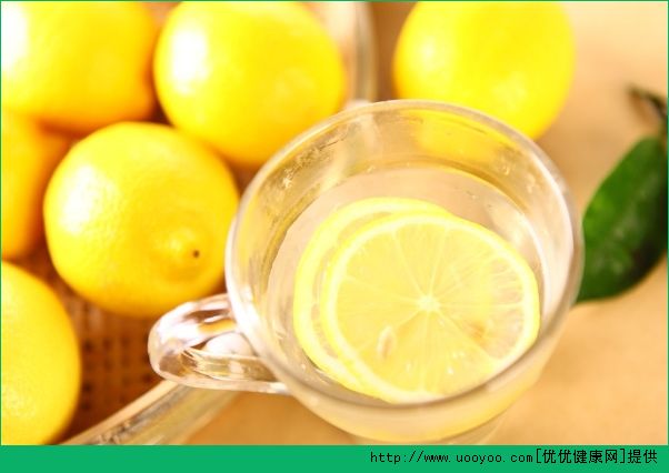 柠檬水的正确做法 泡柠檬水的注意事项(1)