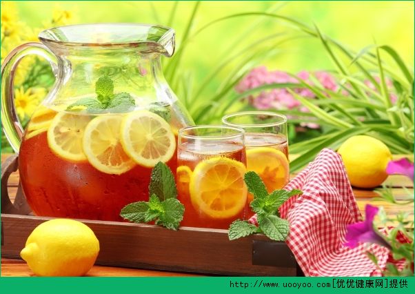 柠檬片泡水的功效 喝柠檬水的好处(4)
