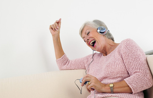 老人多听儿歌 可防治痴呆