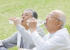 老年人慢性缺水怎么办 缺水对身体有伤害