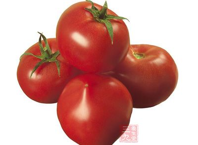 西红柿富含维生素、胡萝卜素、蛋白质、微量元素等