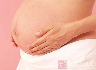 怀孕期间，子宫变大、腹壁松弛，都会导致产后肚子变大、腹肌变松