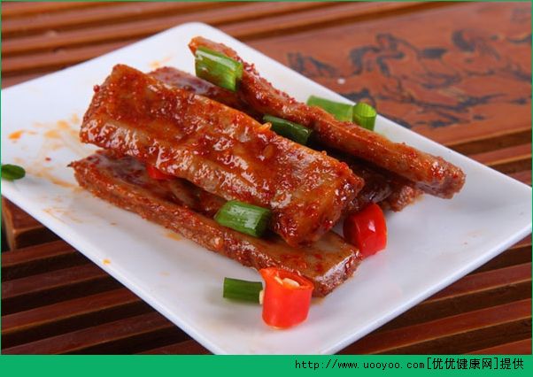 辣条被外国人评为中国年轻人最爱的食物，吃辣条有什么害处？(1)