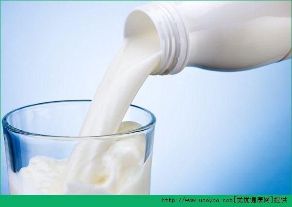 睡前喝牛奶会胖吗？睡前喝牛奶好吗有什么好处？(1)