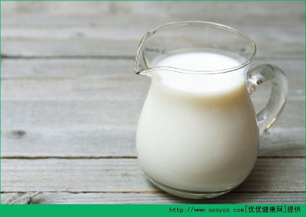 睡前喝牛奶会胖吗？睡前喝牛奶好吗有什么好处？(4)