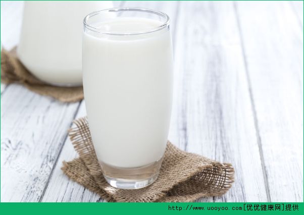 晚饭前喝牛奶好吗？牛奶什么时候喝最好？(4)