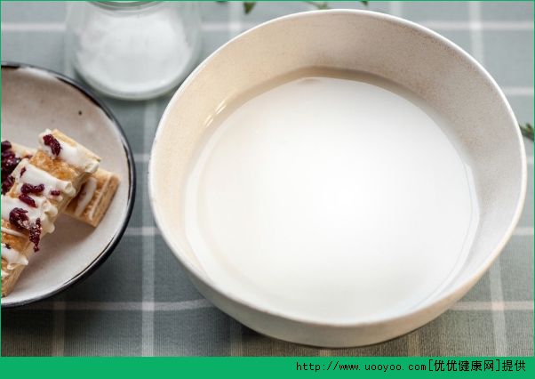 晚饭前喝牛奶好吗？牛奶什么时候喝最好？(3)