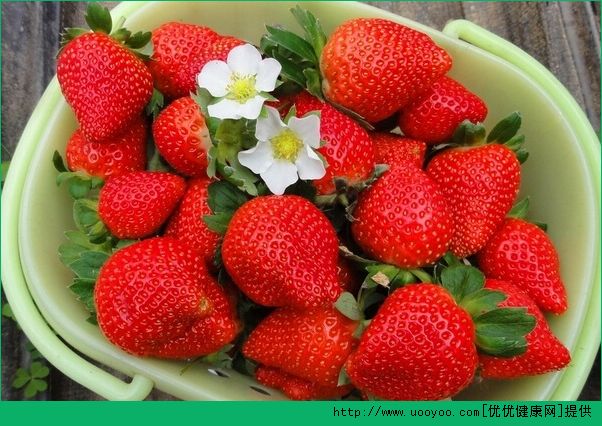 草莓变软了还能吃吗？怎么判断草莓是否坏了？(6)