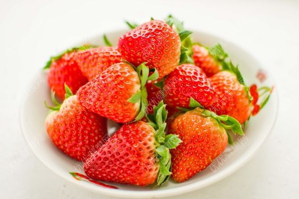 荔枝和草莓能一起吃吗？荔枝和草莓一起吃会怎么样？(4)