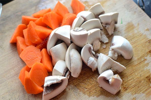 蘑菇可以和胡萝卜一起吃吗？蘑菇胡萝卜的营养价值(1)