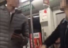 北京地铁10号线辱骂女孩的男子是谁 地铁争吵摔手机现场视频完整版