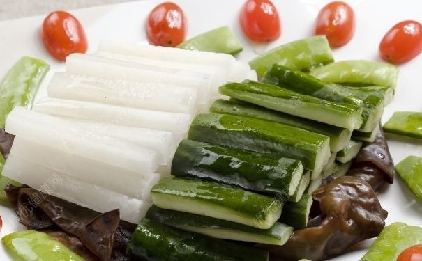 丝瓜和洋葱能一起吃吗？丝瓜洋葱炒肉片的做法(2)