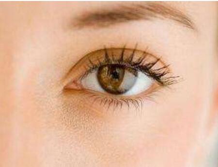 白眼球出血怎么办 保护眼睛方法