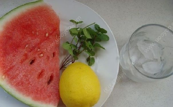 西瓜和柠檬呢一起吃吗？西瓜汁能配柠檬水喝吗？(1)