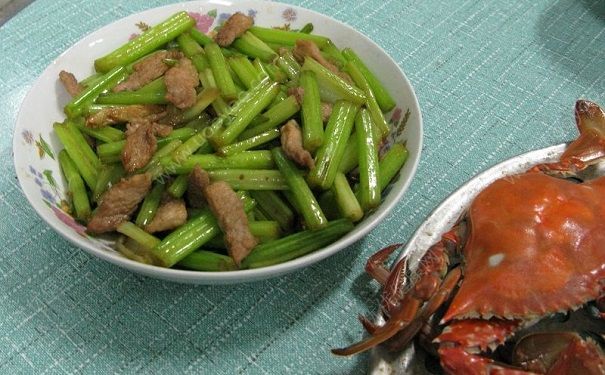 芹菜螃蟹能一起吃吗？芹菜和螃蟹同食好吗？(1)