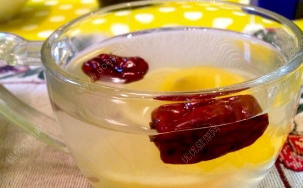 红枣和柠檬可以一起泡水喝吗？红枣和柠檬泡水的功效(1)