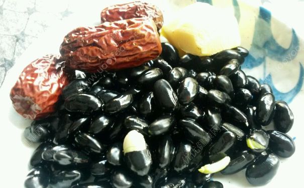 红枣和黑豆能一起吃吗？红枣和黑豆一起吃好吗？(1)