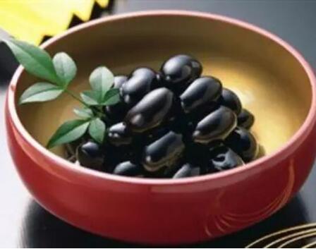 醋泡黑豆有强大的养生功效