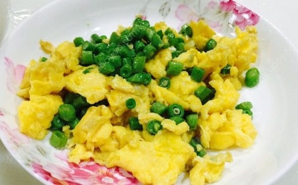 豇豆能和鸡蛋一起吃吗？豇豆炒鸡蛋的做法(4)