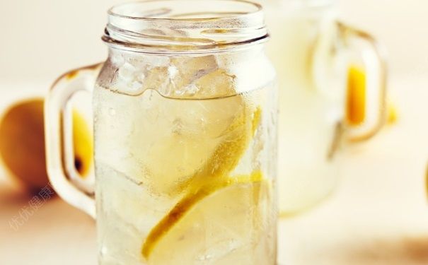 口腔溃疡能喝柠檬水吗？喝柠檬水会刺激口腔黏膜吗？(1)